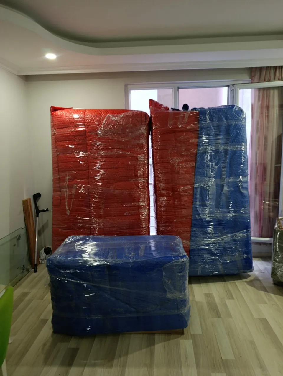 Evde taşıma için ambalajlanmış mobilyalar